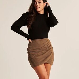 Abercrombie - Ruched Vegan Suede Mini Skirt - Brown - L